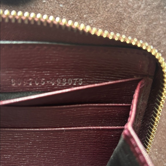 GUCCI Special Edition Heart Zippy Wallet & Key Ring - Picture 5 of 7